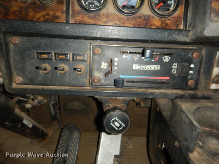 image for item DK5696 1998 Kenworth T800  semi truck