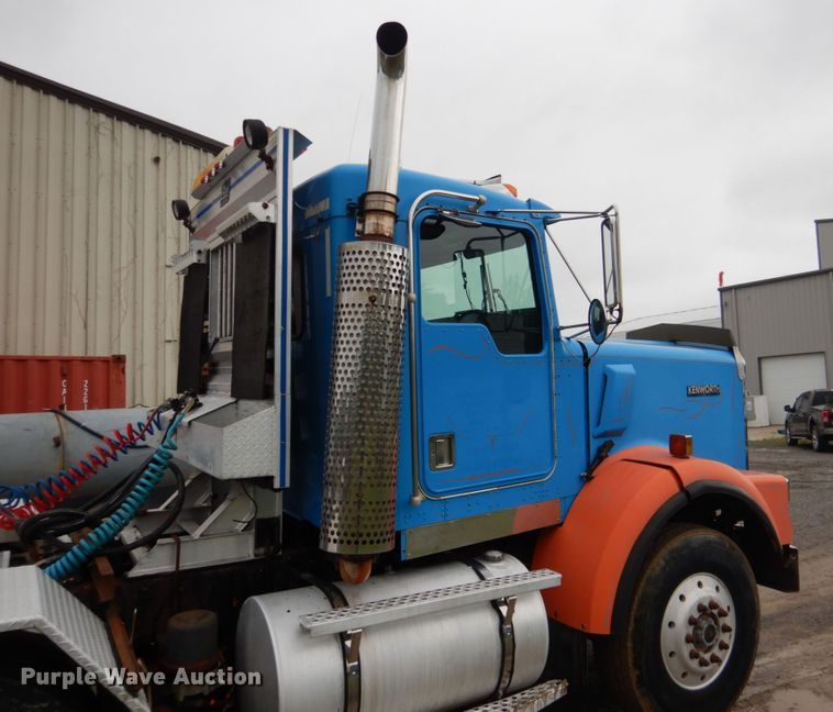 image for item DK5696 1998 Kenworth T800  semi truck