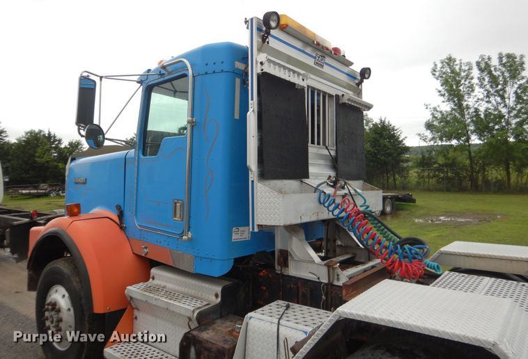 image for item DK5696 1998 Kenworth T800  semi truck