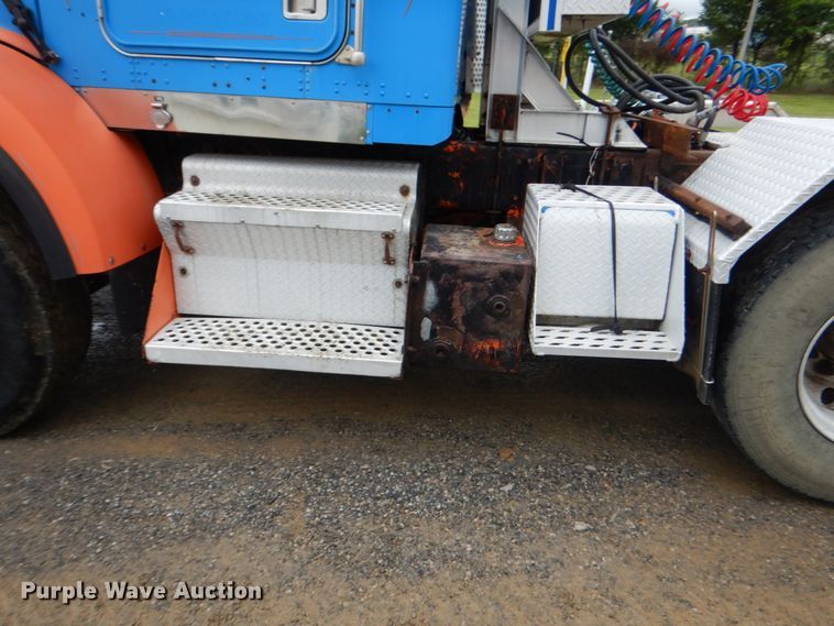 image for item DK5696 1998 Kenworth T800  semi truck