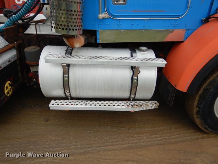 image for item DK5696 1998 Kenworth T800  semi truck