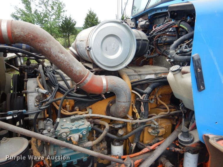 image for item DK5696 1998 Kenworth T800  semi truck