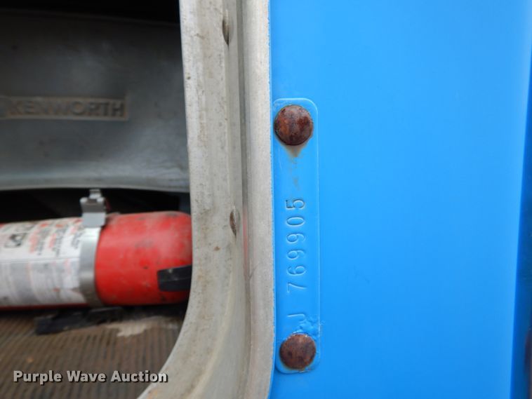 image for item DK5696 1998 Kenworth T800  semi truck