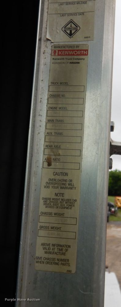 image for item DK5696 1998 Kenworth T800  semi truck