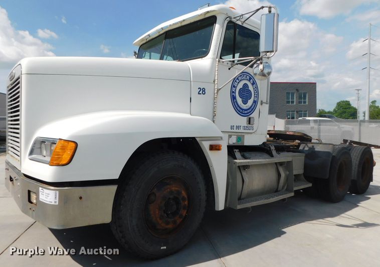 image for item DK8551 1997 Freightliner FLD120  semi truck