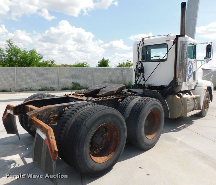 image for item DK8551 1997 Freightliner FLD120  semi truck