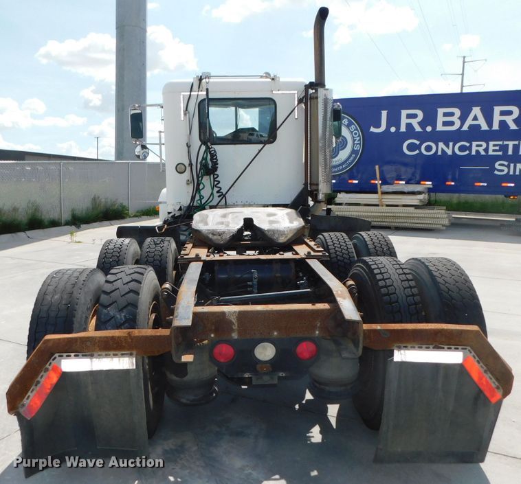 image for item DK8551 1997 Freightliner FLD120  semi truck