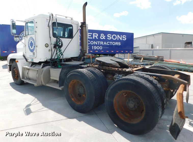 image for item DK8551 1997 Freightliner FLD120  semi truck