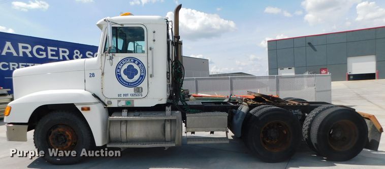 image for item DK8551 1997 Freightliner FLD120  semi truck