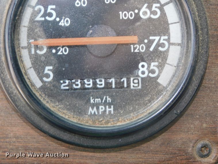 image for item DK8551 1997 Freightliner FLD120  semi truck