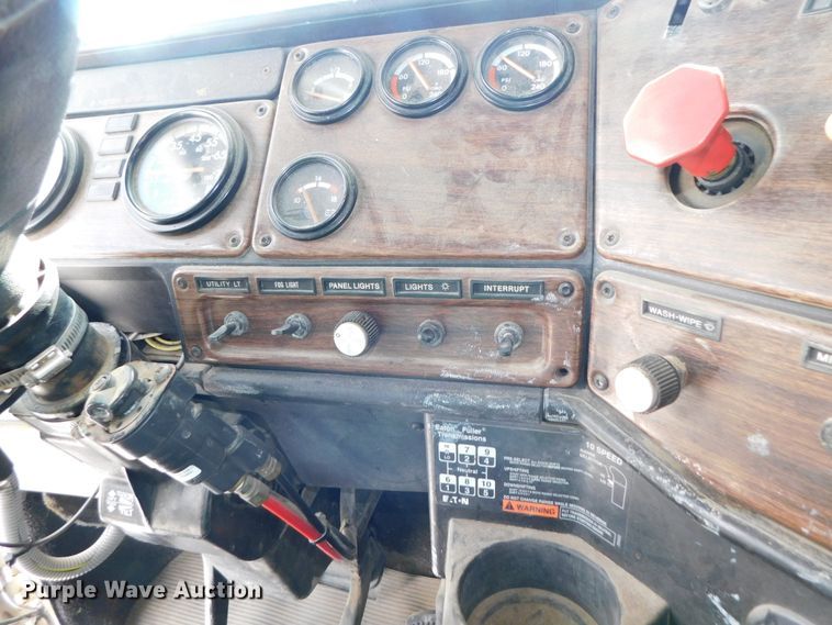 image for item DK8551 1997 Freightliner FLD120  semi truck