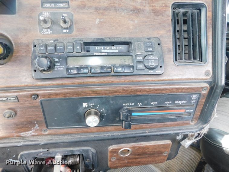 image for item DK8551 1997 Freightliner FLD120  semi truck