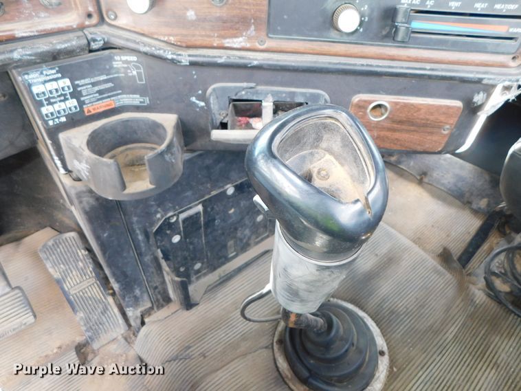 image for item DK8551 1997 Freightliner FLD120  semi truck