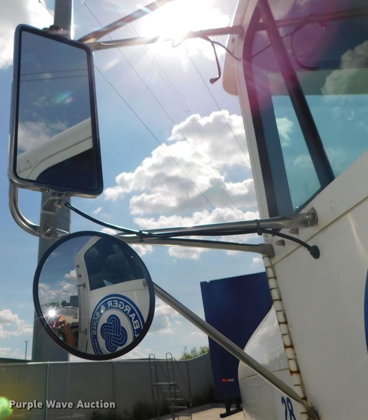 image for item DK8551 1997 Freightliner FLD120  semi truck