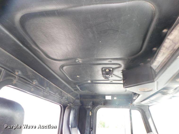 image for item DK8551 1997 Freightliner FLD120  semi truck