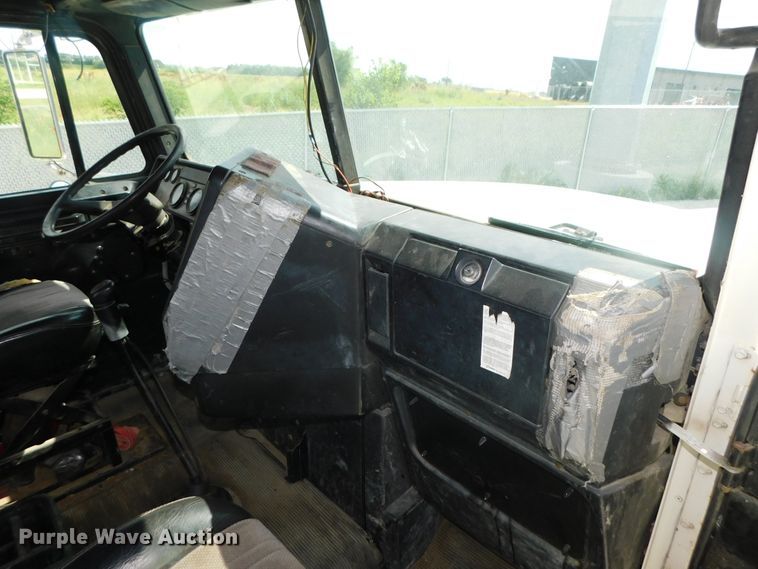 image for item DK8551 1997 Freightliner FLD120  semi truck