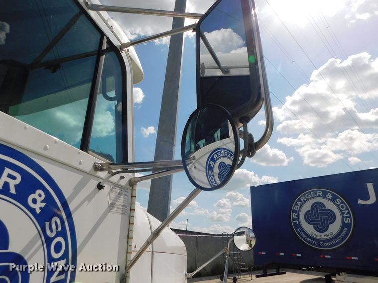 image for item DK8551 1997 Freightliner FLD120  semi truck