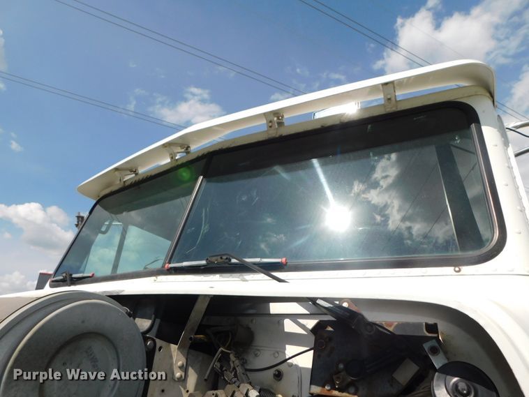 image for item DK8551 1997 Freightliner FLD120  semi truck