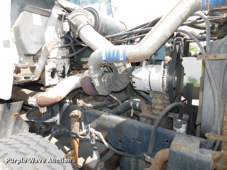 image for item DK8551 1997 Freightliner FLD120  semi truck