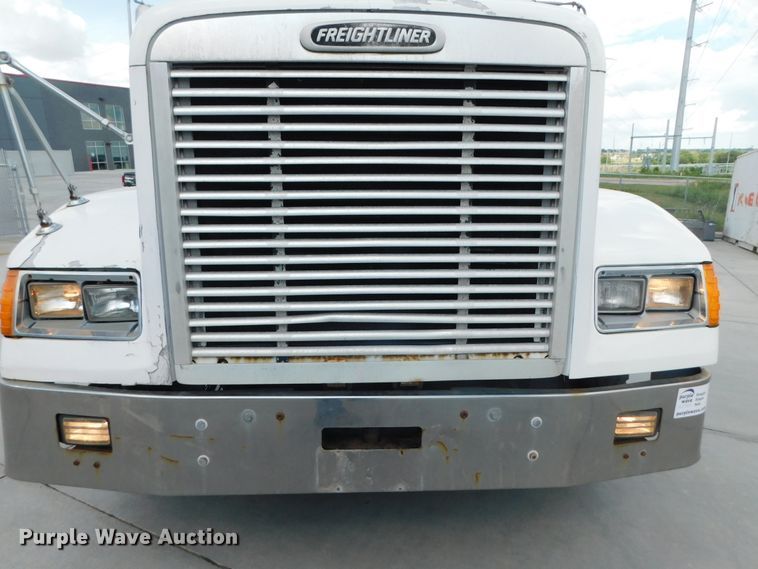 image for item DK8551 1997 Freightliner FLD120  semi truck