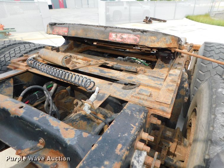 image for item DK8551 1997 Freightliner FLD120  semi truck