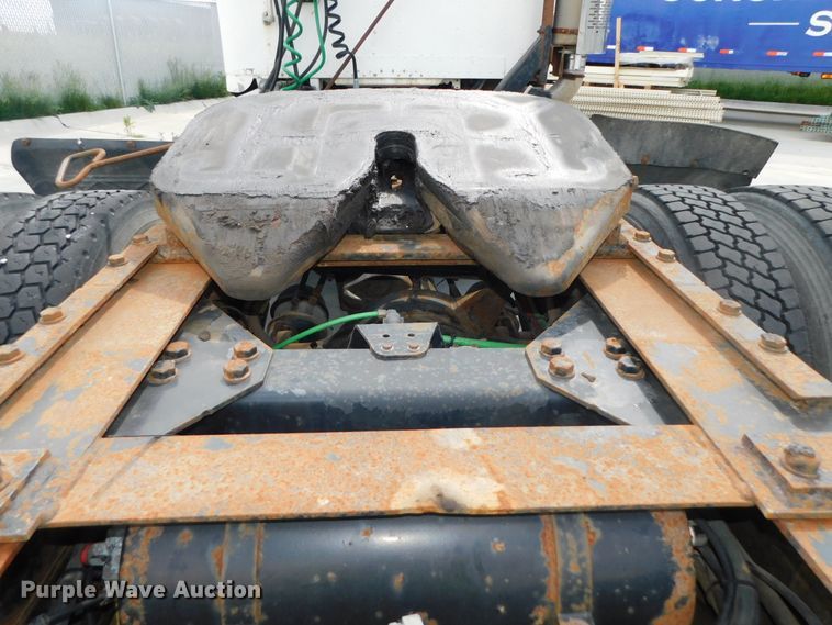 image for item DK8551 1997 Freightliner FLD120  semi truck