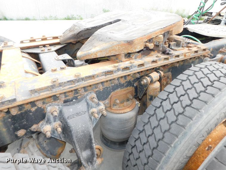 image for item DK8551 1997 Freightliner FLD120  semi truck