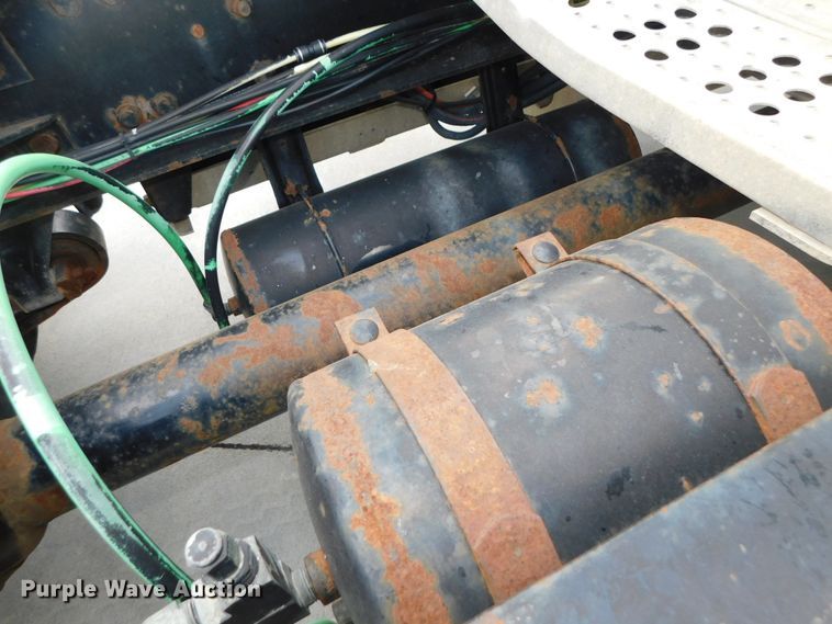 image for item DK8551 1997 Freightliner FLD120  semi truck