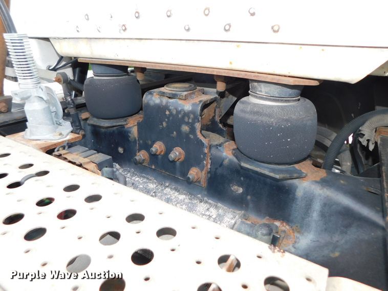 image for item DK8551 1997 Freightliner FLD120  semi truck