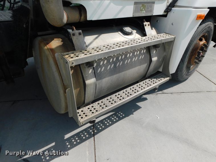 image for item DK8551 1997 Freightliner FLD120  semi truck