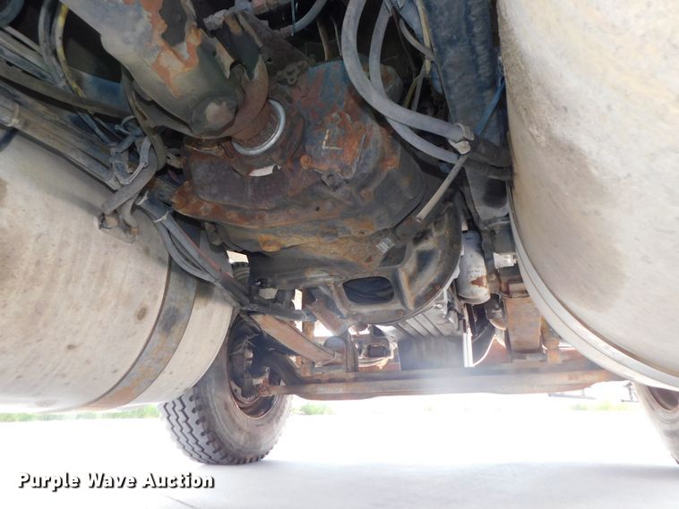 image for item DK8551 1997 Freightliner FLD120  semi truck