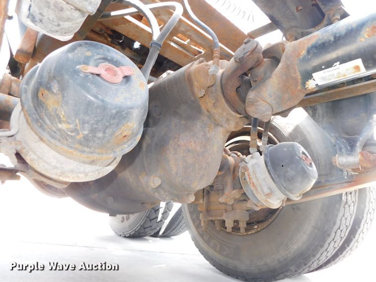 image for item DK8551 1997 Freightliner FLD120  semi truck