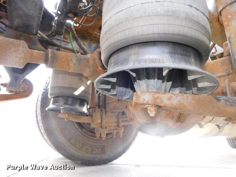 image for item DK8551 1997 Freightliner FLD120  semi truck