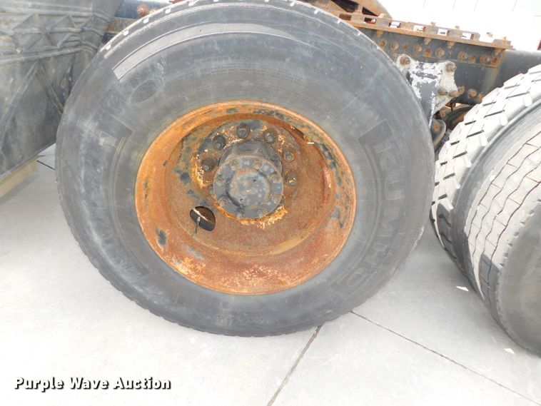 image for item DK8551 1997 Freightliner FLD120  semi truck