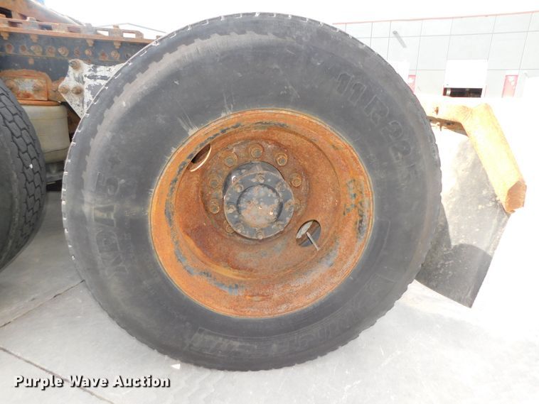 image for item DK8551 1997 Freightliner FLD120  semi truck