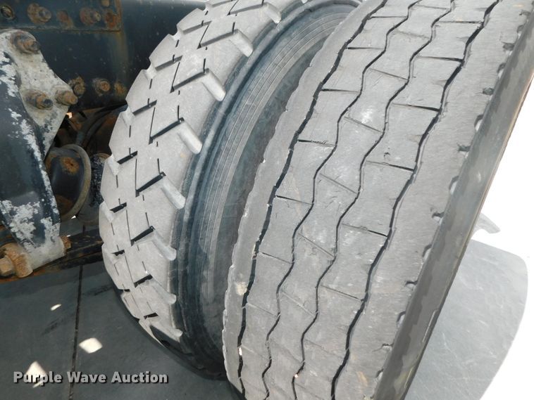 image for item DK8551 1997 Freightliner FLD120  semi truck