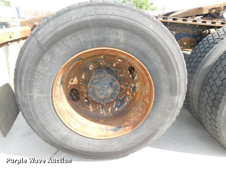 image for item DK8551 1997 Freightliner FLD120  semi truck