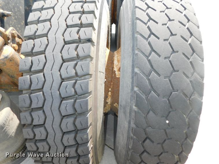 image for item DK8551 1997 Freightliner FLD120  semi truck