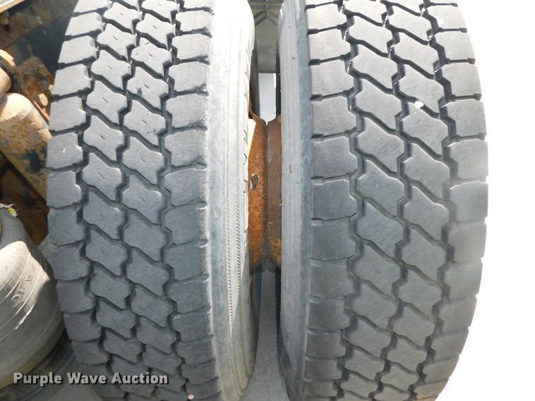 image for item DK8551 1997 Freightliner FLD120  semi truck