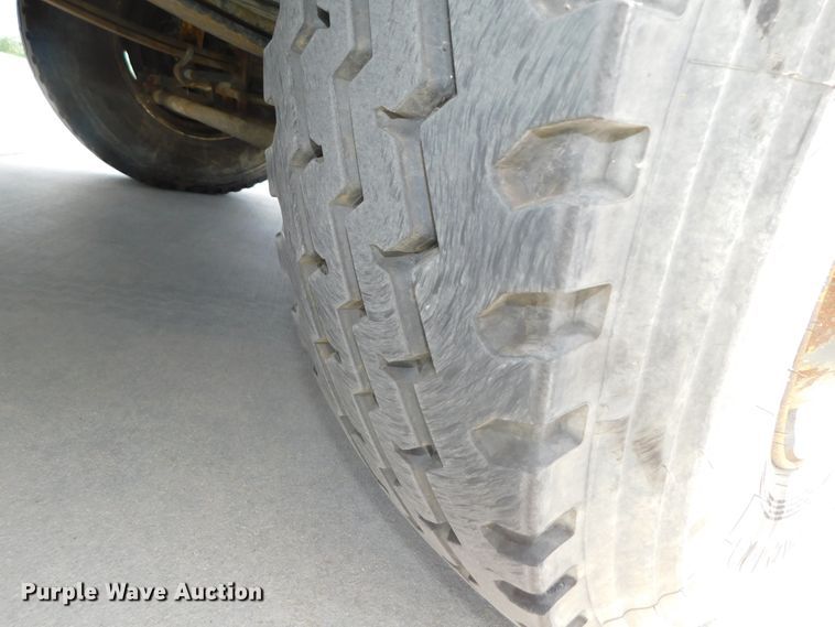 image for item DK8551 1997 Freightliner FLD120  semi truck