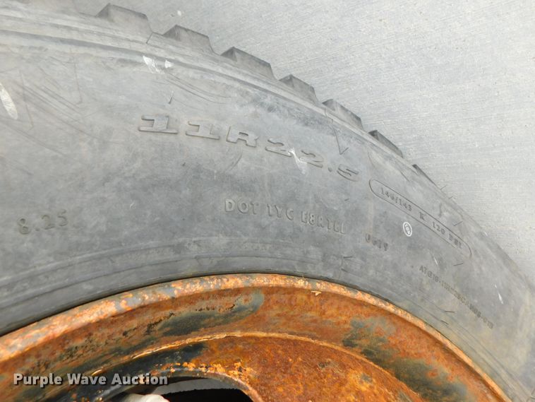 image for item DK8551 1997 Freightliner FLD120  semi truck