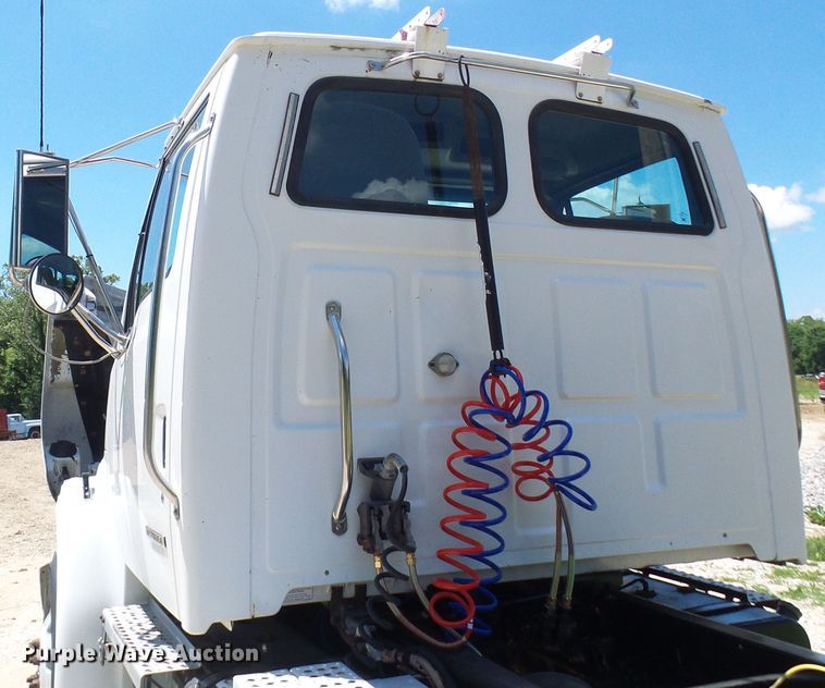 image for item DL0985 2003 Sterling Acterra  semi truck