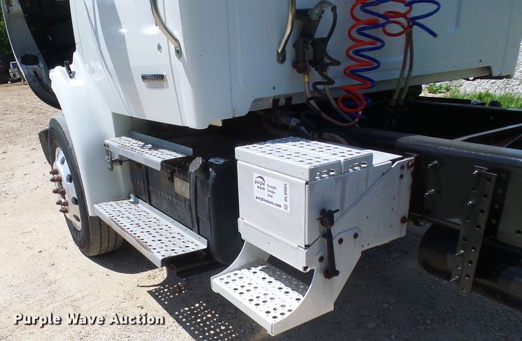 image for item DL0985 2003 Sterling Acterra  semi truck