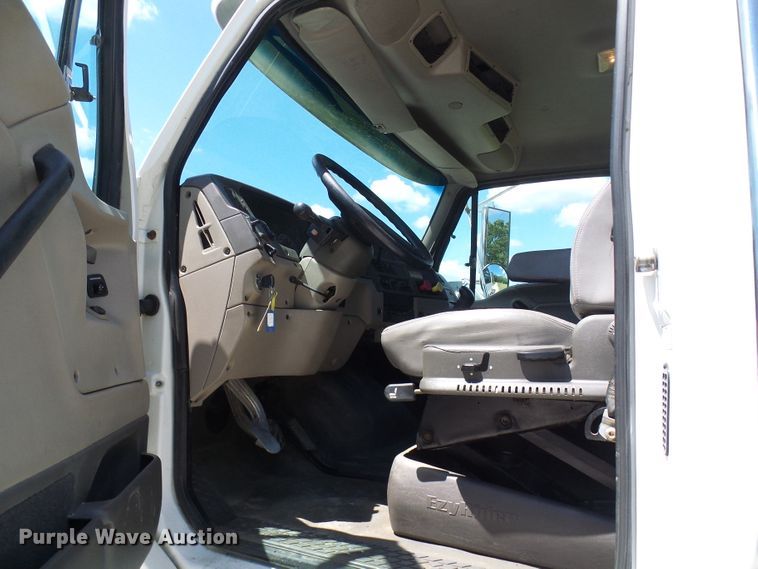 image for item DL0985 2003 Sterling Acterra  semi truck