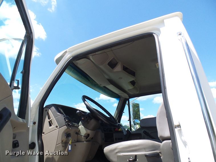 image for item DL0985 2003 Sterling Acterra  semi truck