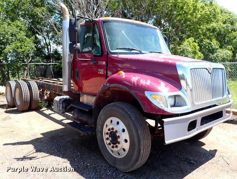 image for item DL7532 2003 International 7400  truck cab and chassis