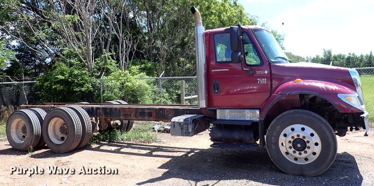 image for item DL7532 2003 International 7400  truck cab and chassis
