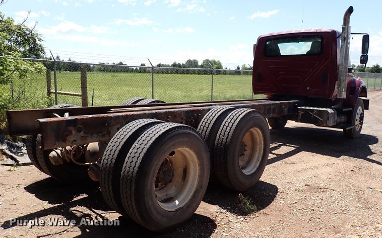 image for item DL7532 2003 International 7400  truck cab and chassis