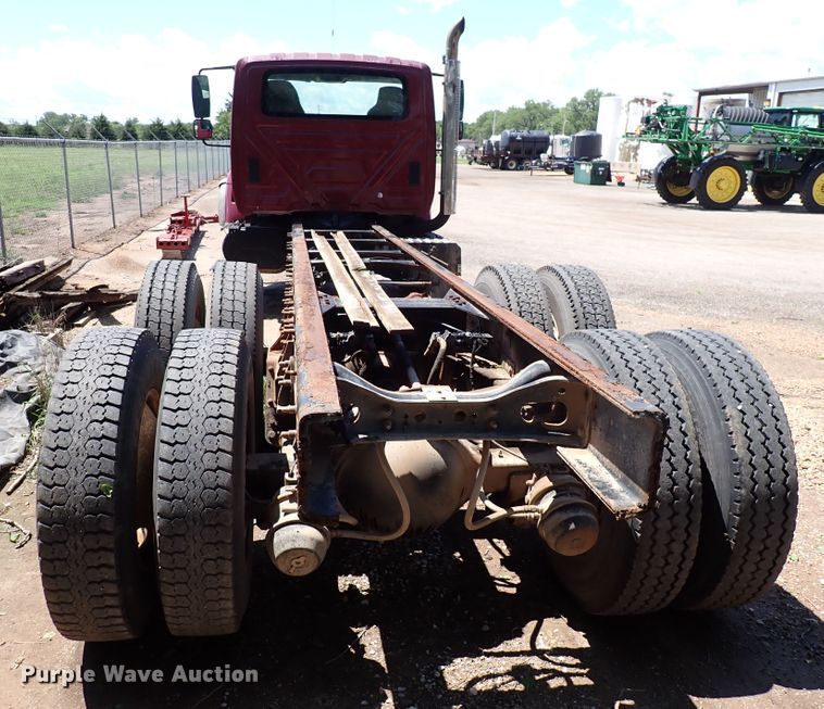 image for item DL7532 2003 International 7400  truck cab and chassis