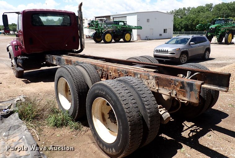 image for item DL7532 2003 International 7400  truck cab and chassis